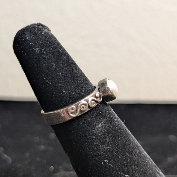 Vintage Marked Fuzion 925 Sterling Silver Bezel Set Pearl Ring Size 5.5 - Picture 2 of 5